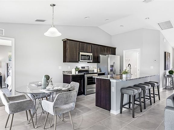 5th image of 329 NE 29th Terrace Cpe