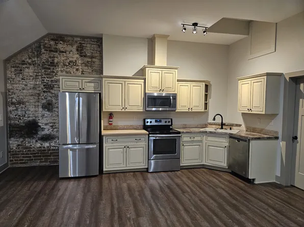 123 N Sage St, Toccoa, GA 30577
