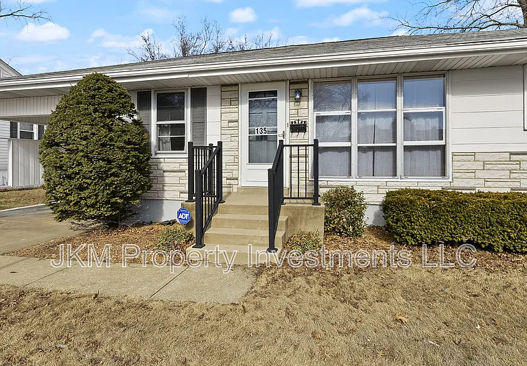 135 Saint Maurice Ln — Photo 2