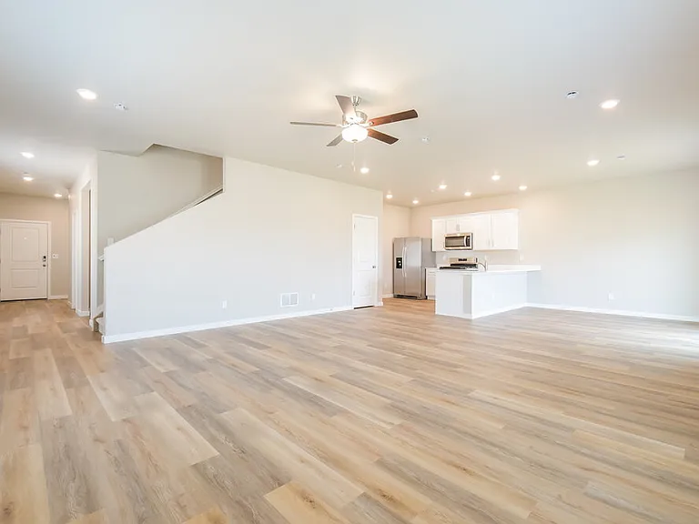 7325 Crystal Ave — Photo 6