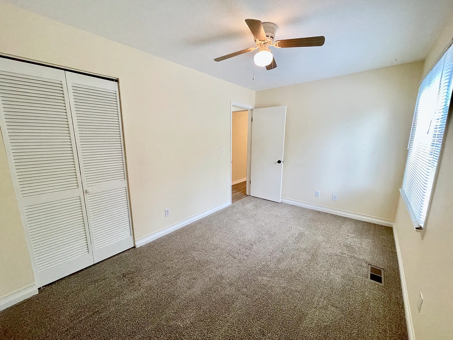 2 bed, 1.5 bath, 1100 sqft, $1,350 — Photo 3