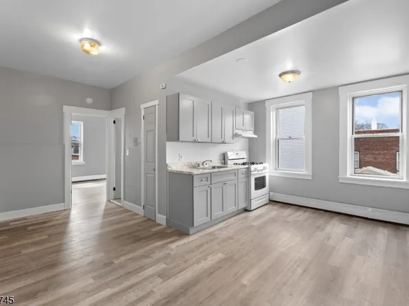 101 Burgess Pl APT 7, Passaic, NJ 07055