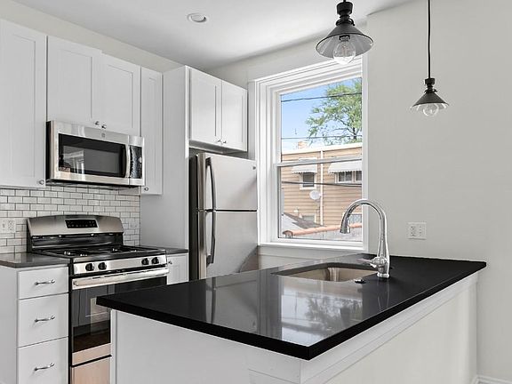 2nd image of 2612 W Leland Ave APT 1