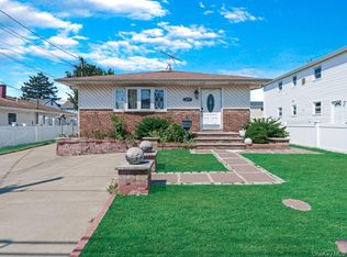 269 E Columbia St, Hempstead, NY 11550