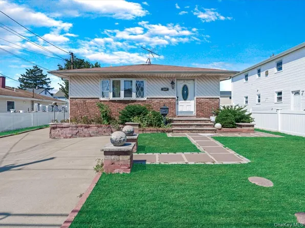 269 E Columbia Street, Hempstead, NY 11550