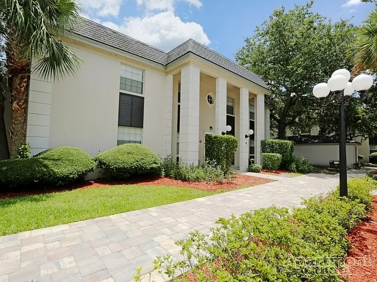 La Aloma Apartments — Photo 15