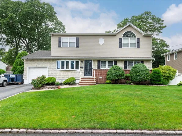 257 S 15th Street, Lindenhurst, NY 11757