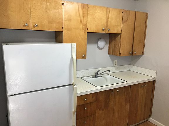 4th image of 422 N I St APT 5