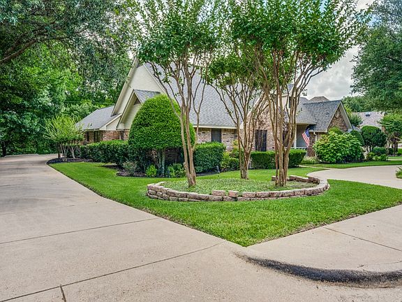 3rd image of 1000 Balfour Dr