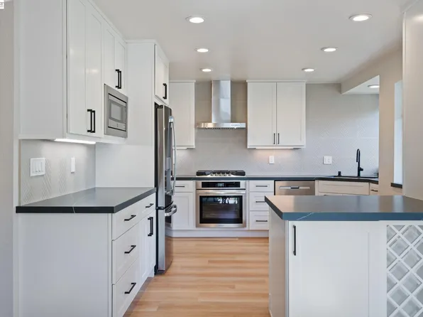 14 Heritage Oaks Rd, Pleasant Hill, CA 94523