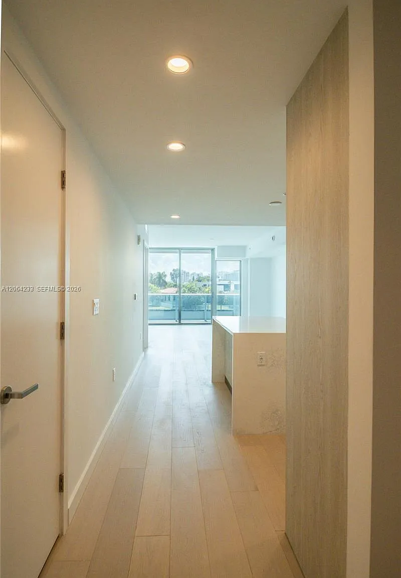 2 bed, 2.5 bath, 1329 sqft, $8,500 — Photo 4