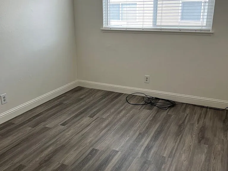 1911 Wildwood Way #2 — Photo 6
