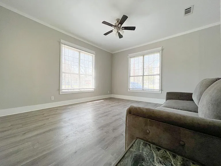 608 N Adelaide St — Photo 13