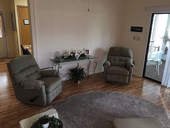 4th image of 610 Cedar Ln