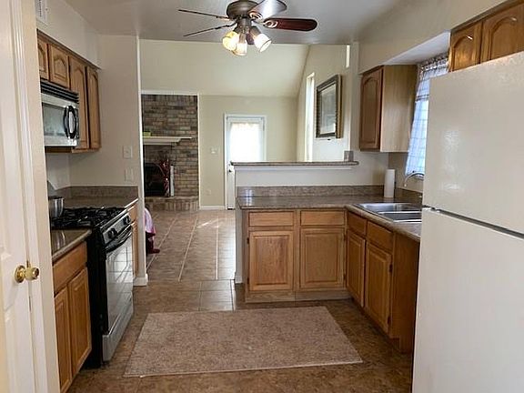 3rd image of 3401 Lakewood Dr