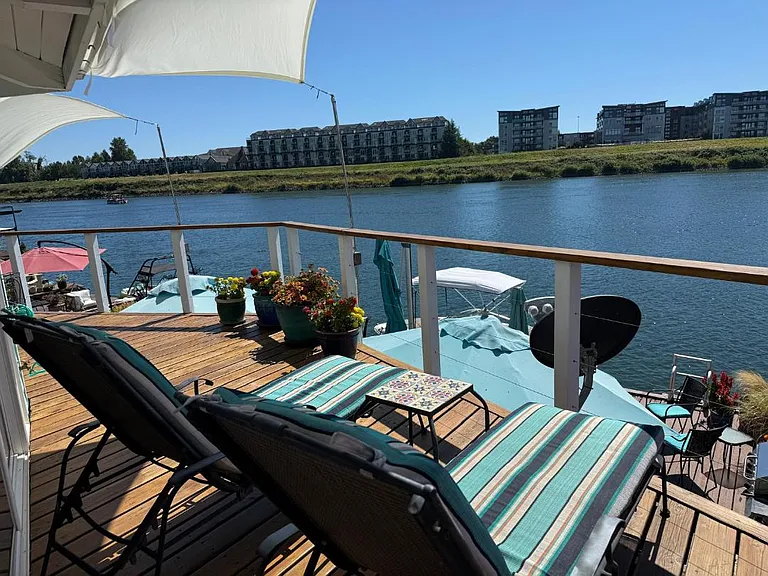 Loungers on upstairs balcony