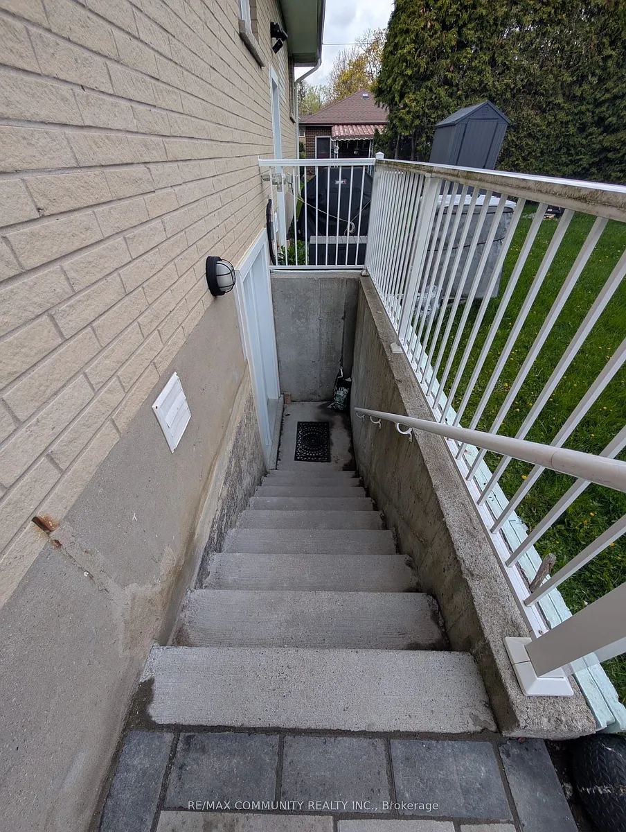 Building Photo - 837 Glenrush St #BASEMENT