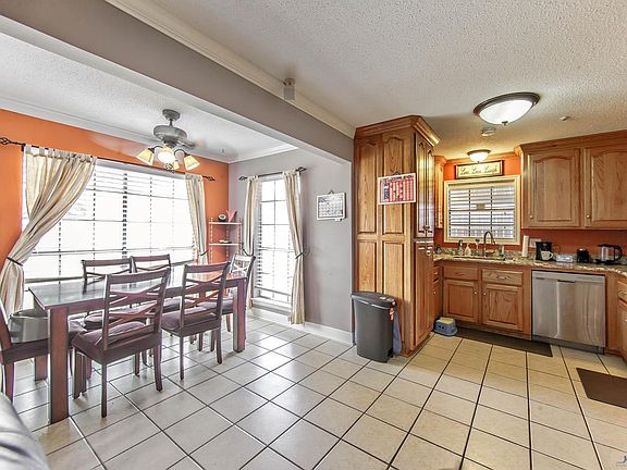 4th image of 1610 Coral Dr