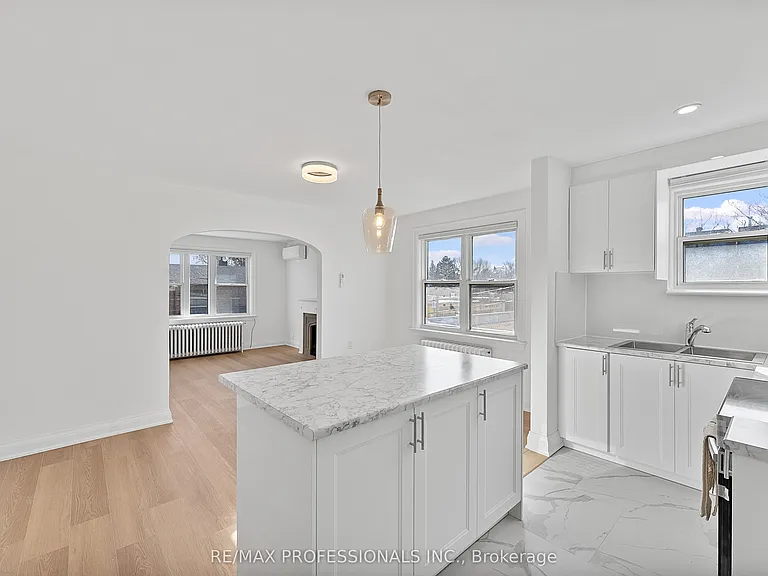 308 Jane St #UPPER — Photo 13