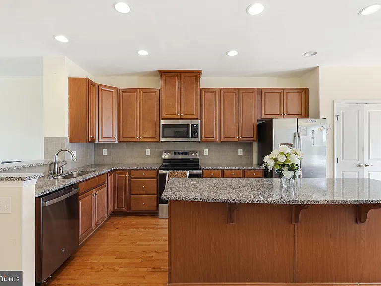 10739 Hinton Way — Photo 7