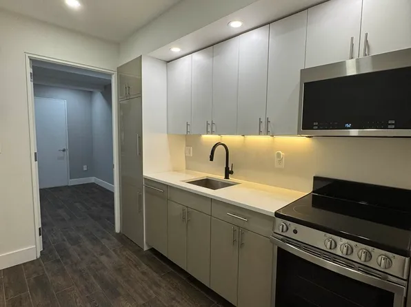 311 West 21st Street image 1 of 10