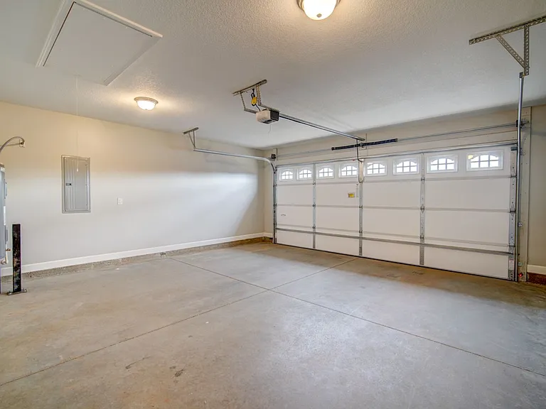 732 Shelburne Ln — Photo 49