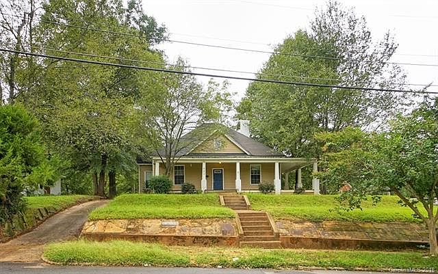 1st image of 902 W End Ave