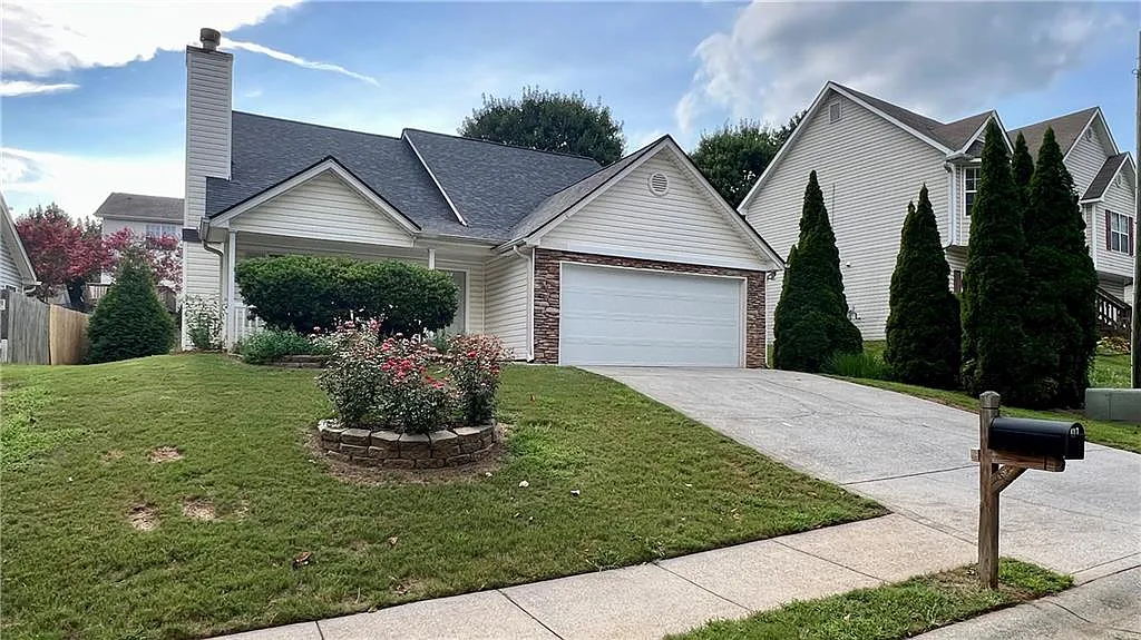 4 bed, 2.0 bath, 1722 sqft, $2,200 — Photo 2