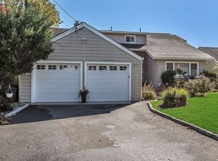 21 Carleton Ave, Amityville, NY 11701