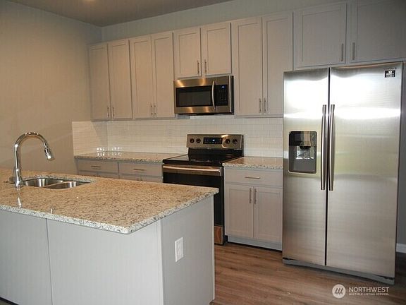 3rd image of 3108 Ponderosa Street NE