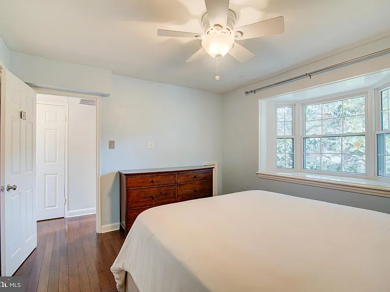 2100 N Scott St #106 — Photo 17