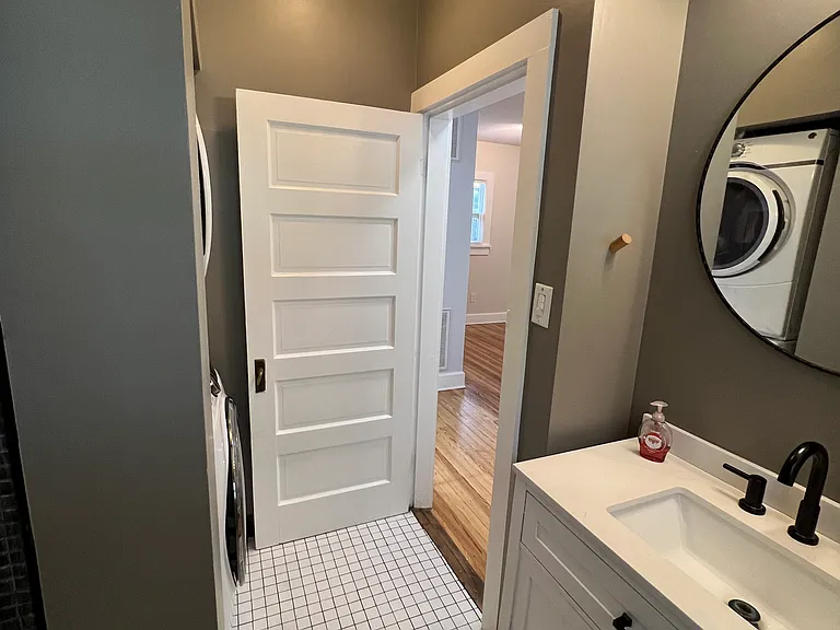 Bath & laundry room