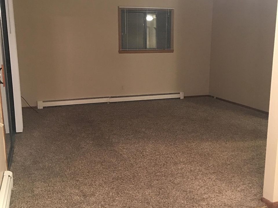2nd image of 726 12th Ave W