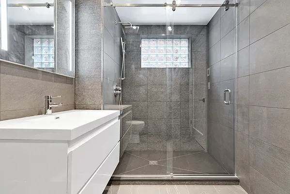 Rented by Halvatzis Realty | media 13