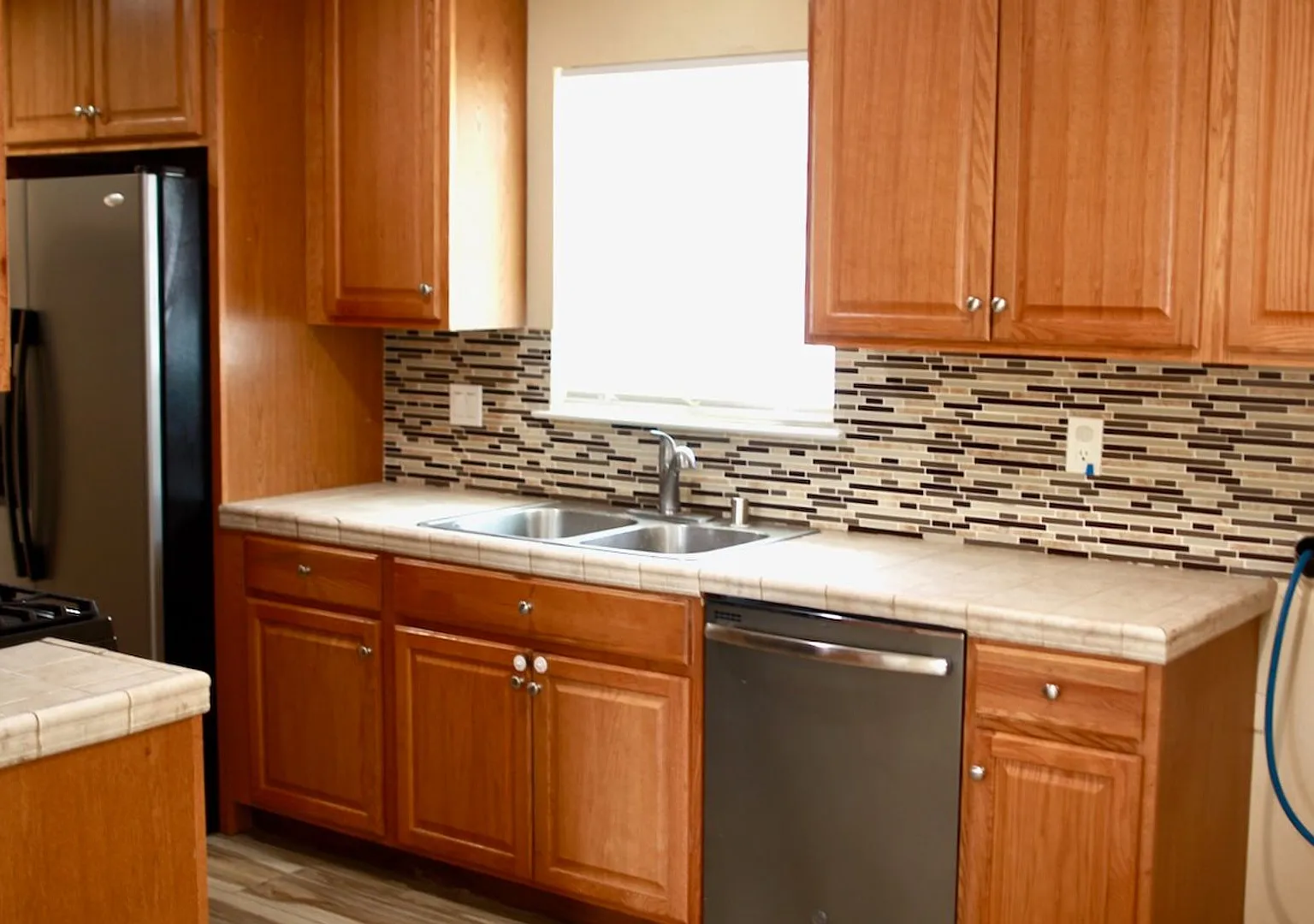 593 Venus Ave — Photo 2