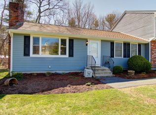 2 Robin Cir APT 1, Norton, MA 02766