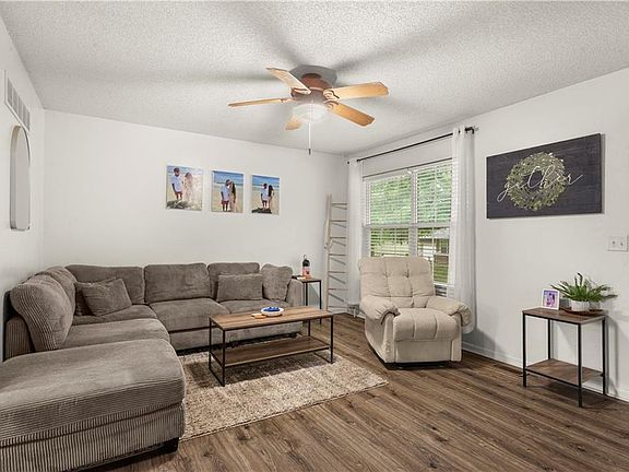 3rd image of 808 SE 19th St