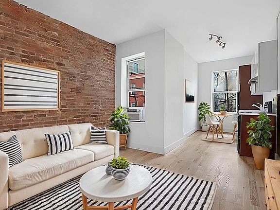 2nd image of 306 Palmetto St #1