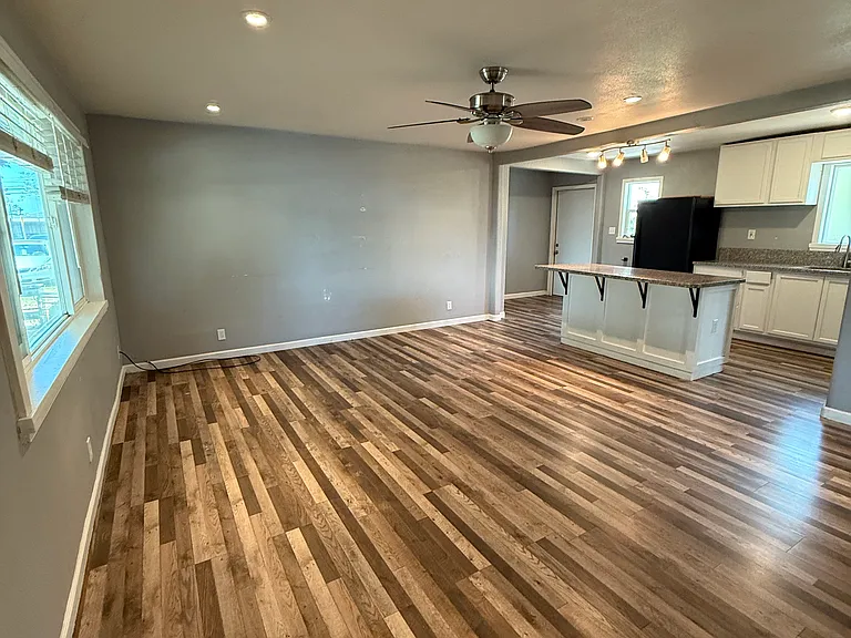 194 N Airport Way #196 — Photo 2