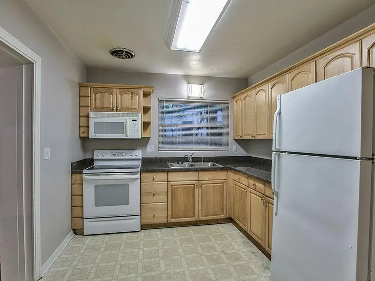 1314 W Tharpe St — Photo 6