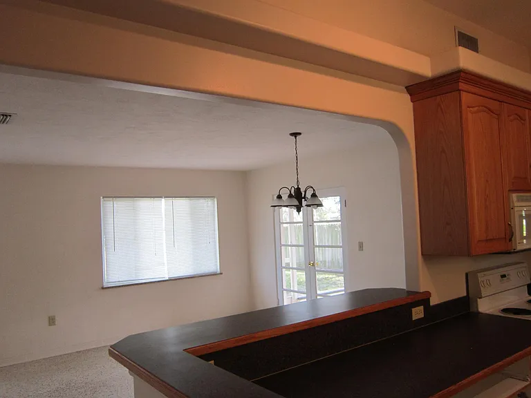 Jeanne Dr — Photo 12