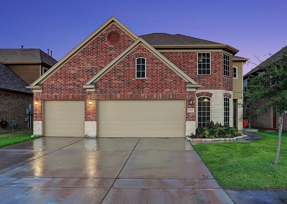 Front view of home featuring a 3 car garage on a 6,050 sq ft lot.