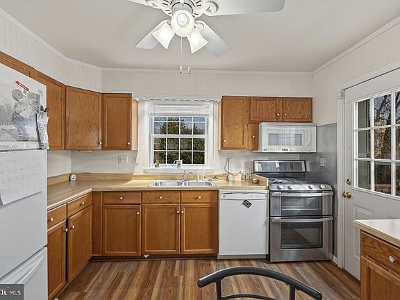 4th image of 1003 Lee Rd