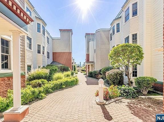 3rd image of 331 Promenade Edgewater