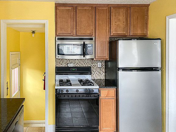 3rd image of 1300 Wyandotte Ave