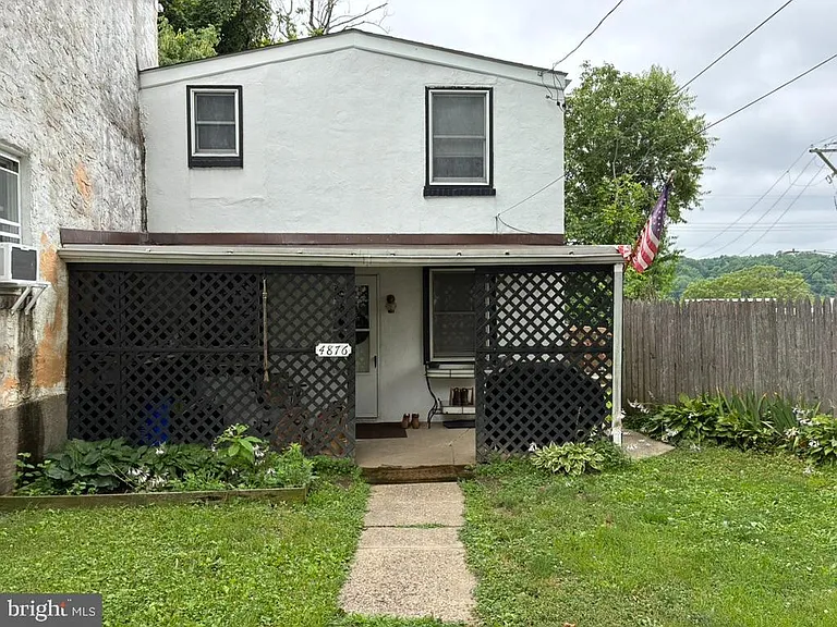 4876 Ogle St — Photo 2