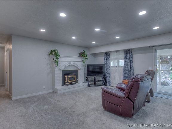 5th image of 808 N Moccasin St