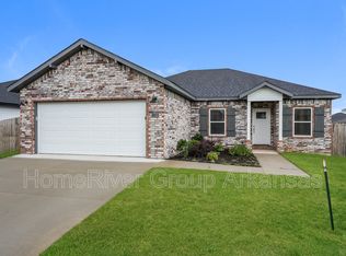 1110 Riverside Dr, Centerton, AR 72719