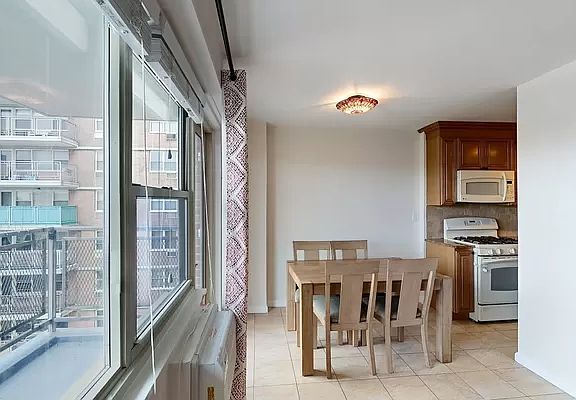 4th image of 2944 W 5th St #18X