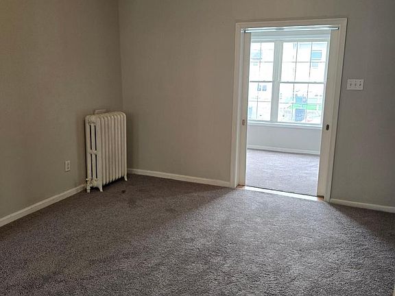 4th image of 306 Berbro St